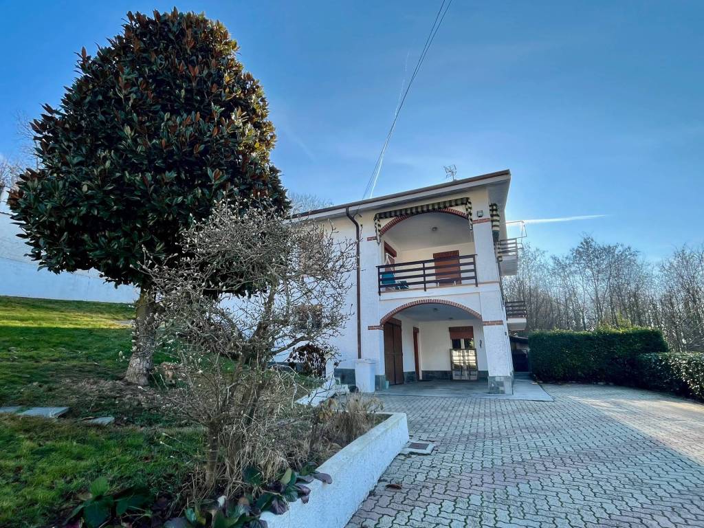 Panoramica villa indipendente alle porte di Bra