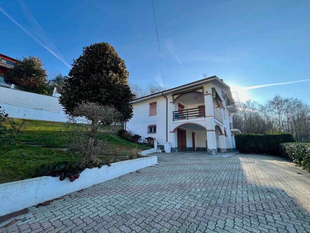 Panoramica villa indipendente alle porte di Bra