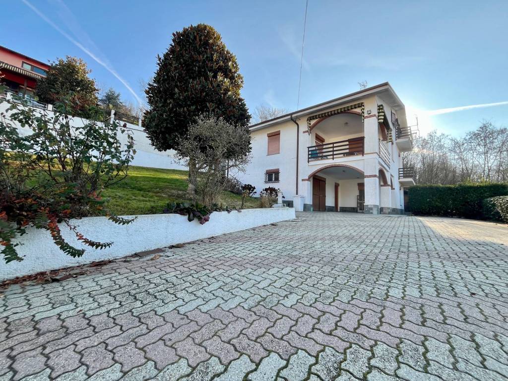 Panoramica villa indipendente alle porte di Bra