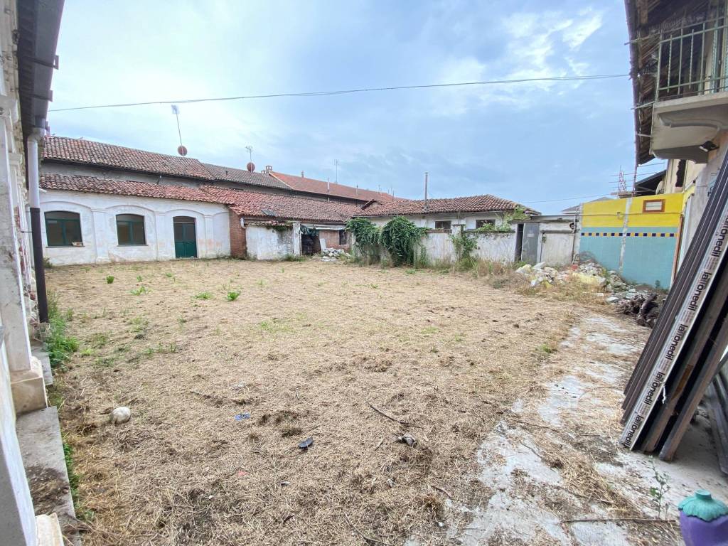 IMMOBILE DA RISTRUTTURARE PER SVILUPPO PLURIFAMILIARE