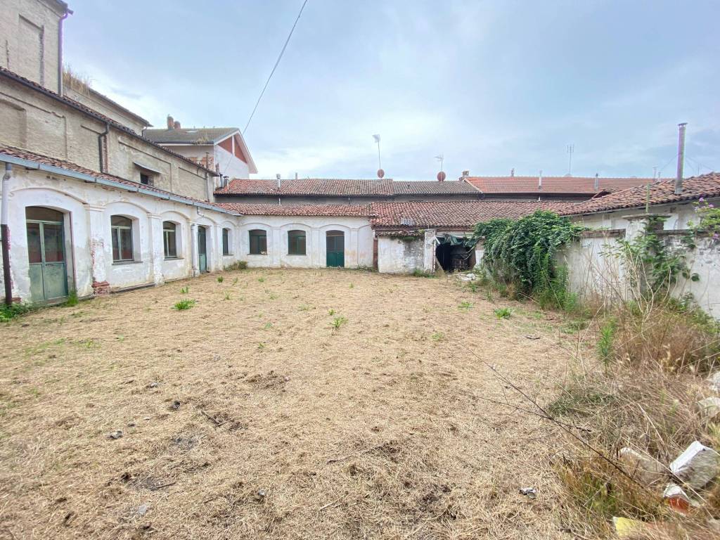 IMMOBILE DA RISTRUTTURARE PER SVILUPPO PLURIFAMILIARE