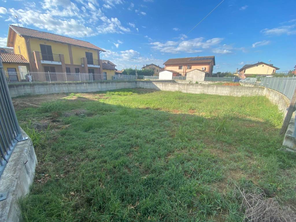 CARMAGNOLA – VENDESI TERRENI EDIFICABILI