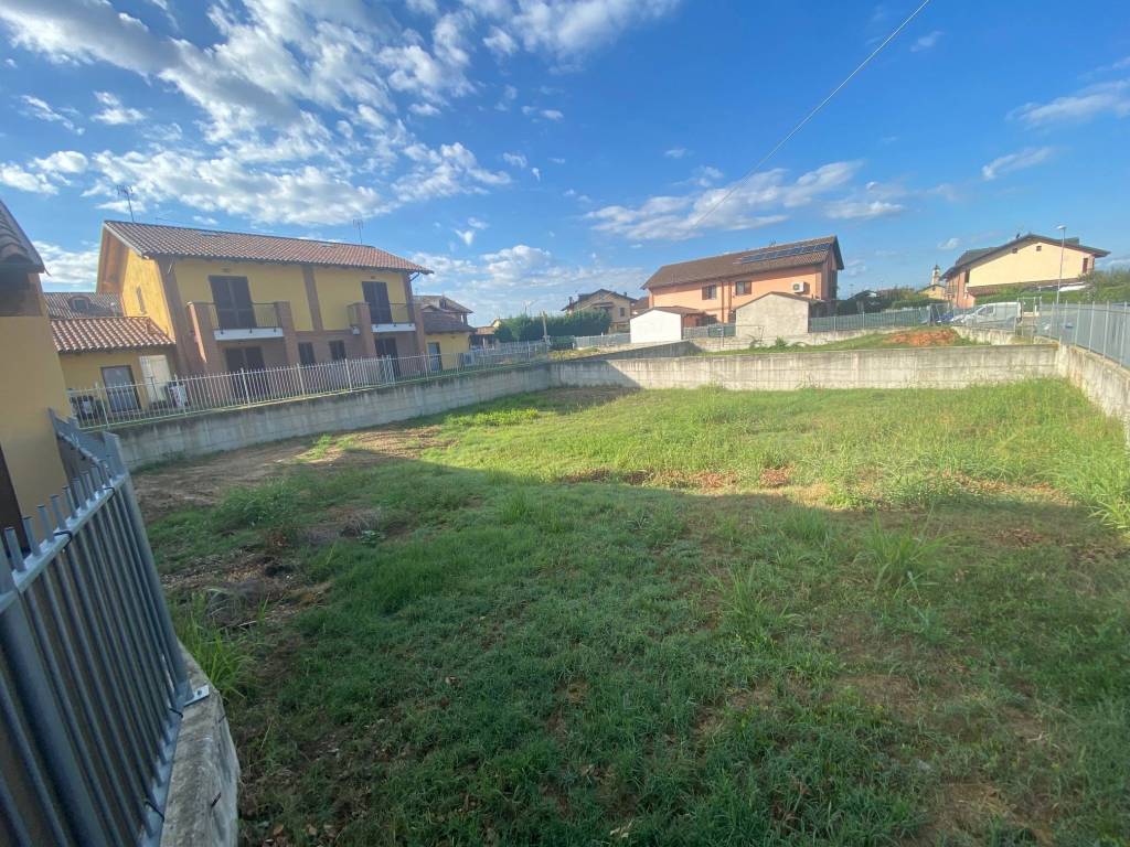 CARMAGNOLA – VENDESI TERRENI EDIFICABILI