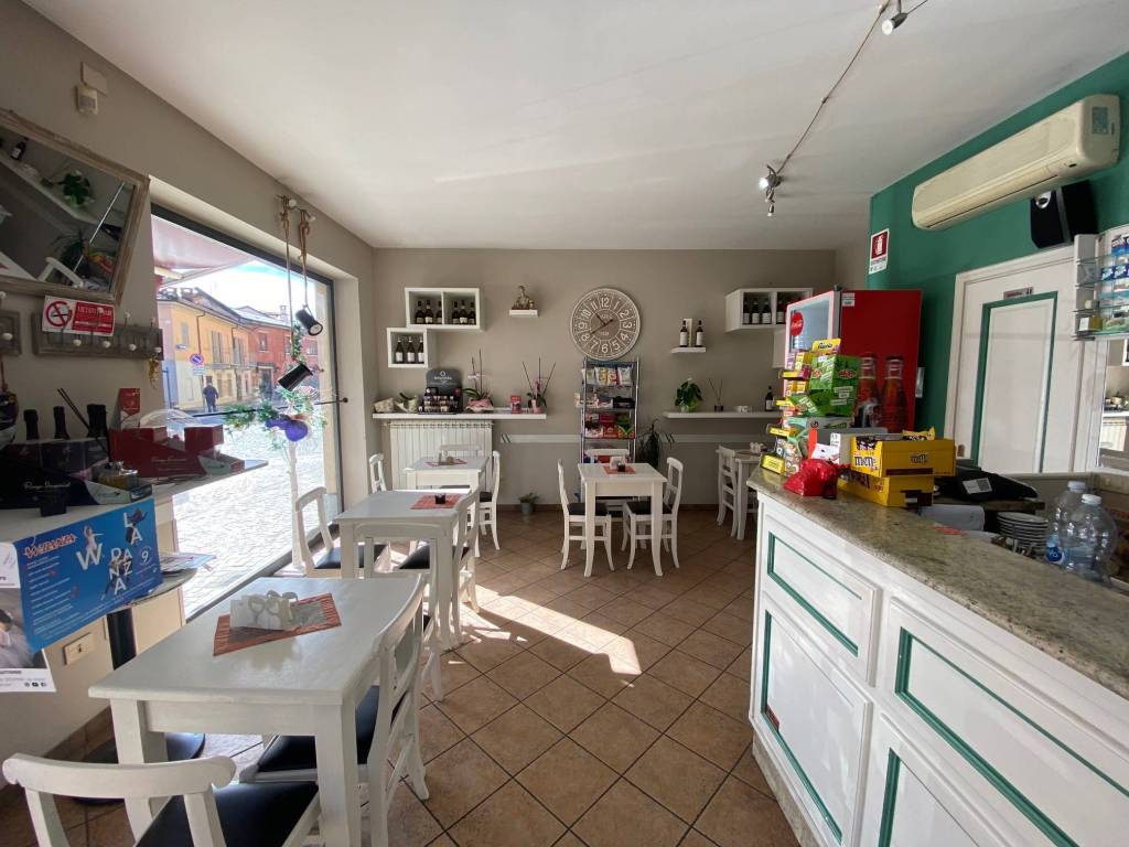 CEDESI ATTIVITA’ DI BAR ULTRADECENNALE IN CENTRO STORICO