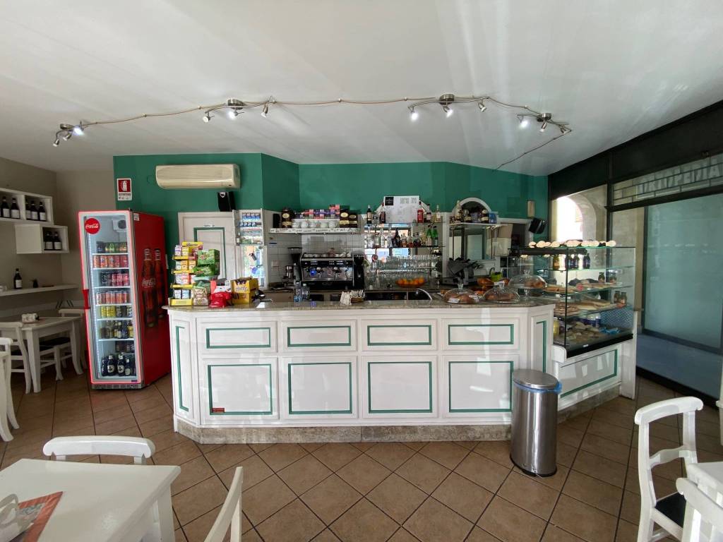 CEDESI ATTIVITA’ DI BAR ULTRADECENNALE IN CENTRO STORICO