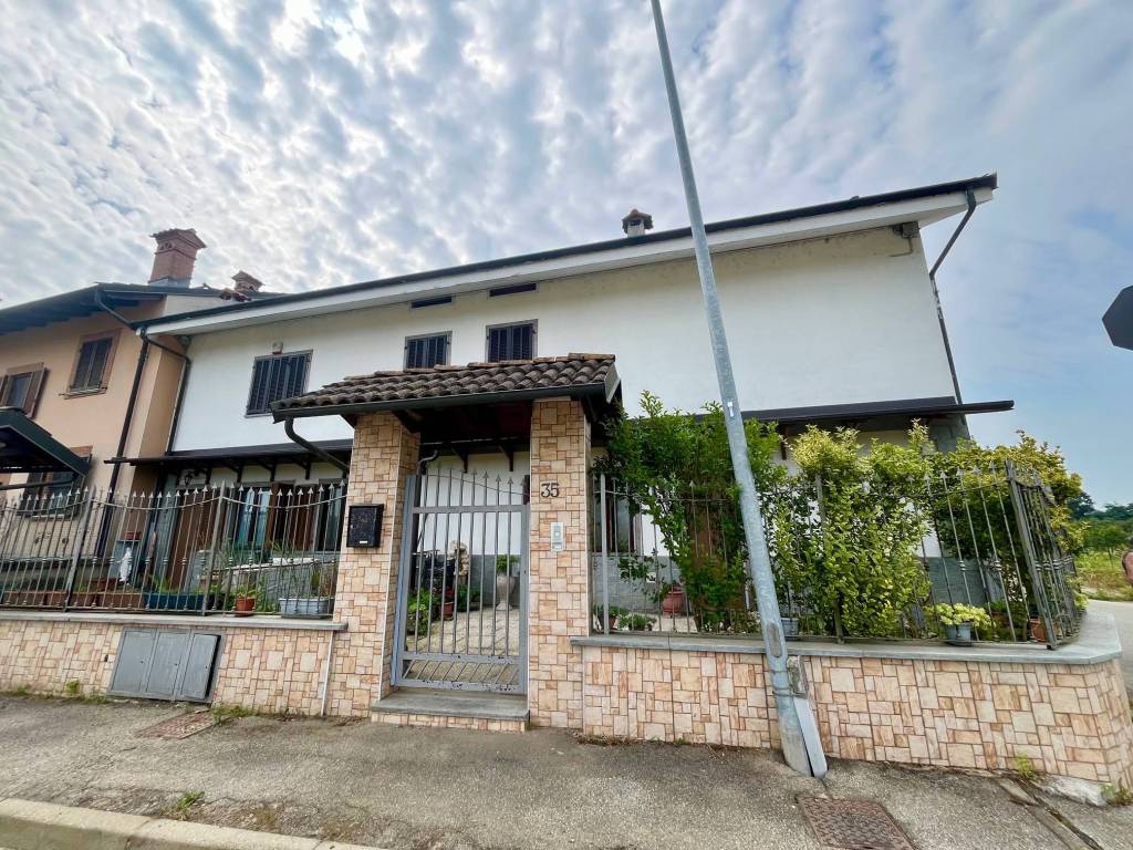 Ampia casa indipendente con giardino