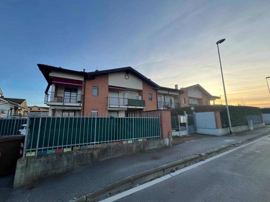 GRAZIOSO TRILOCALE AL PRIMO ED ULTIMO PIANO CON MANSARDA
