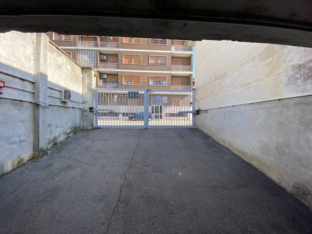 CENTRO – VENDESI BOX AUTO IN GARAGE COMUNE SEMINTERRATO