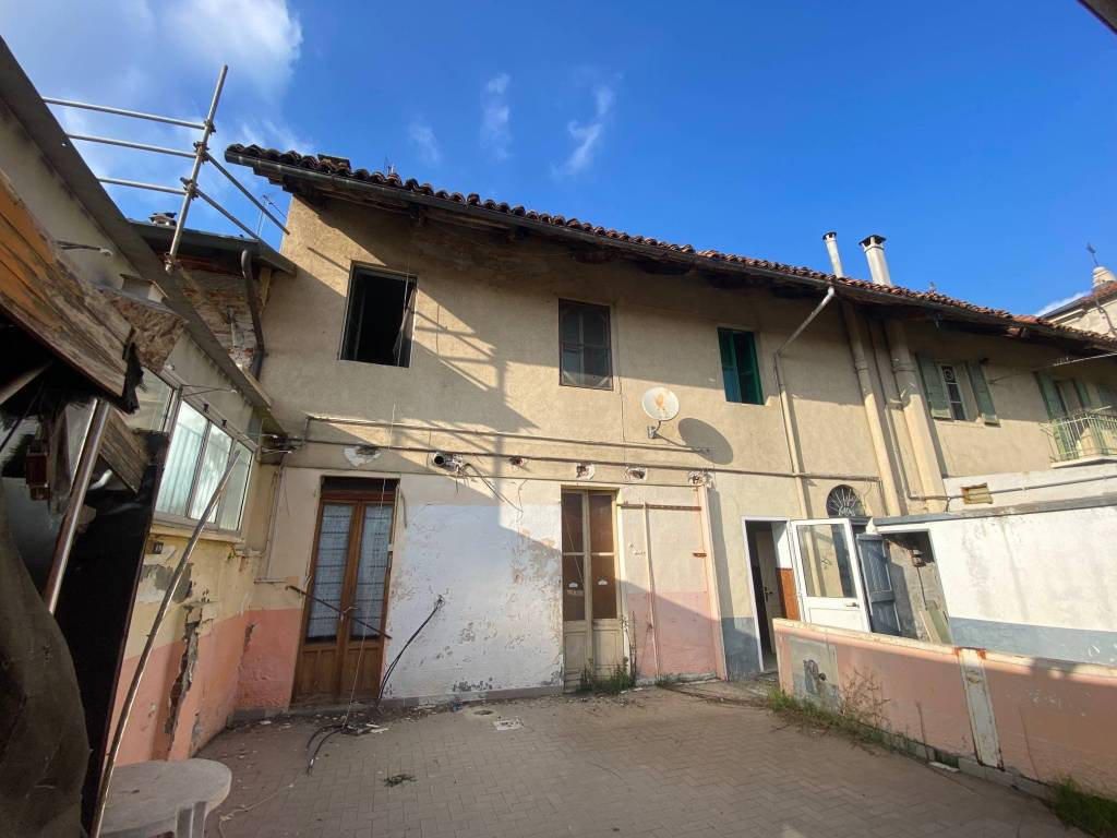 IMMOBILE DA RISTRUTTURARE PER SVILUPPO CASA INDIPENDENTE
