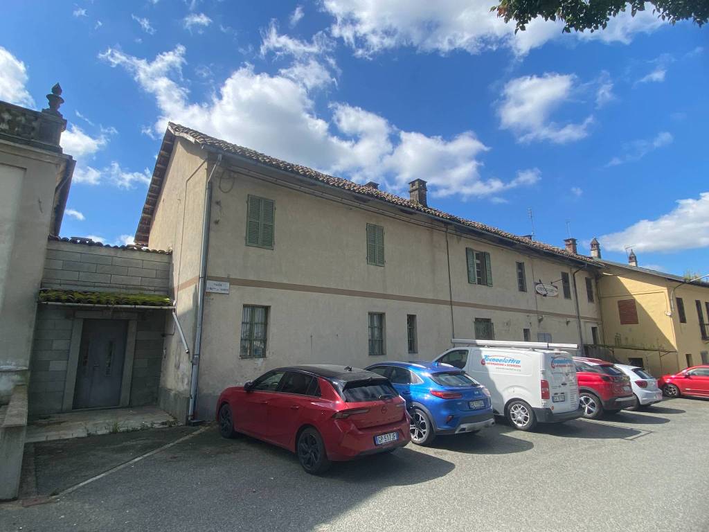 IMMOBILE DA RISTRUTTURARE PER SVILUPPO UNI-PLURIFAMILIARE