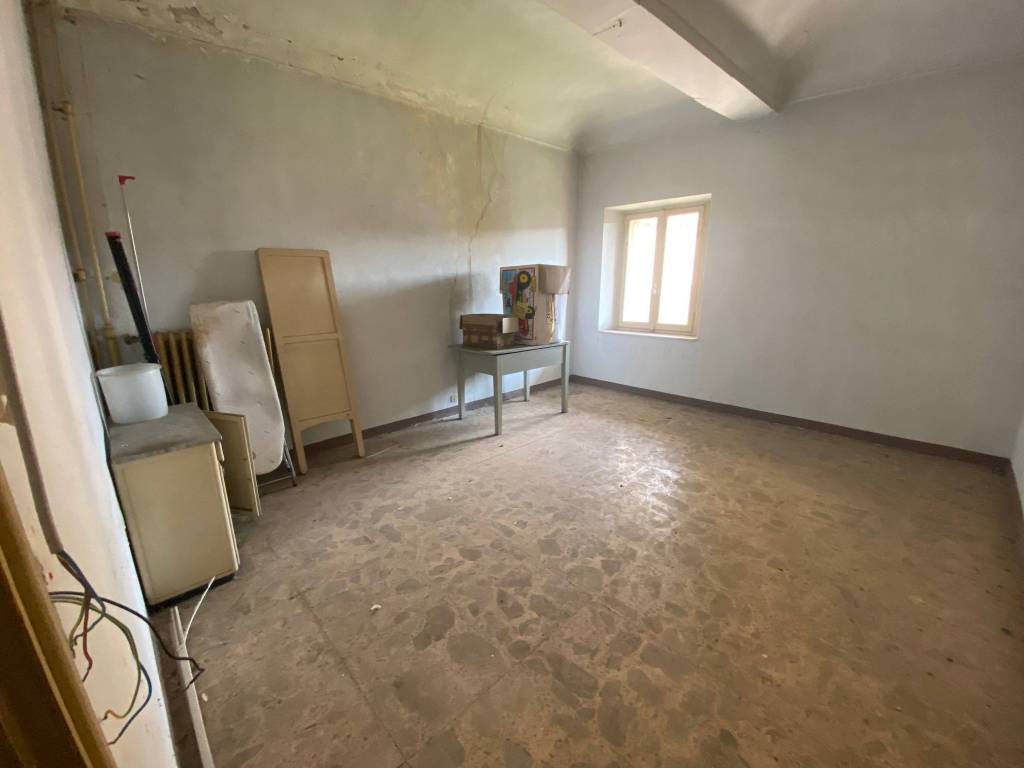 IMMOBILE DA RISTRUTTURARE PER SVILUPPO UNI-PLURIFAMILIARE