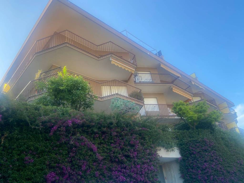 SANREMO – GRAZIOSO ATTICO CON TERRAZZO E VISTA SUL MARE
