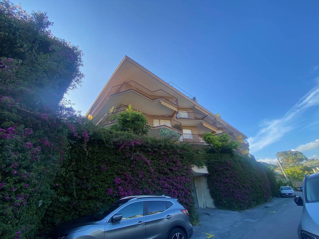 SANREMO – GRAZIOSO ATTICO CON TERRAZZO E VISTA SUL MARE