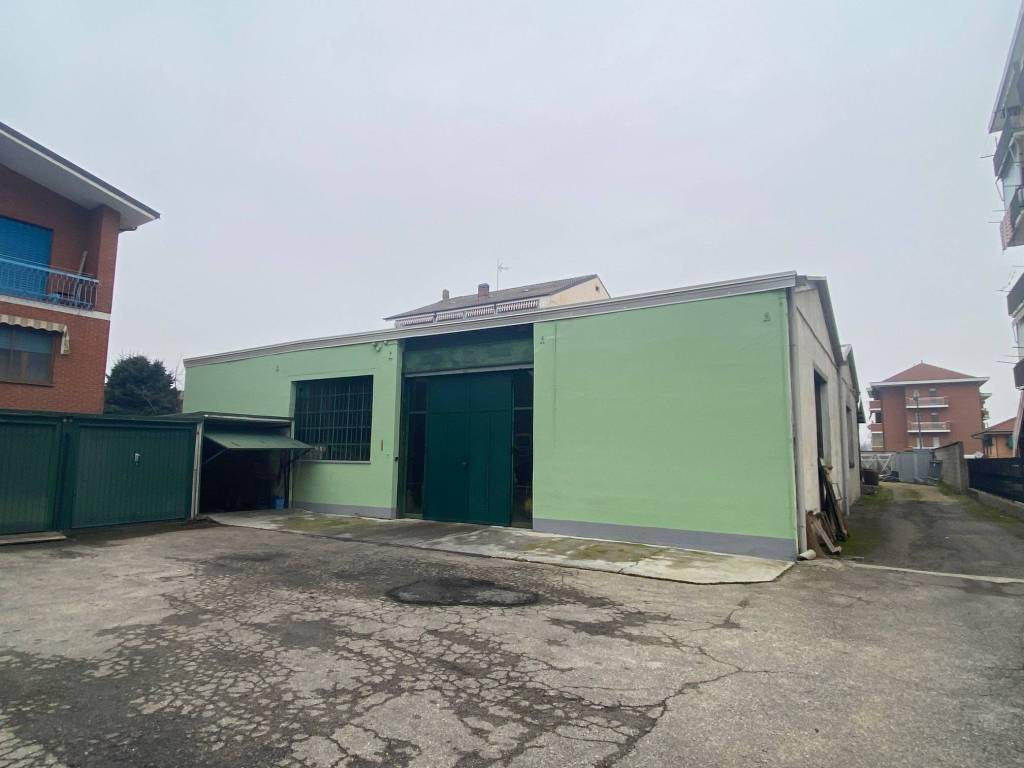 AMPIO CAPANNONE CON TETTOIA E GARAGE ZONA COOP