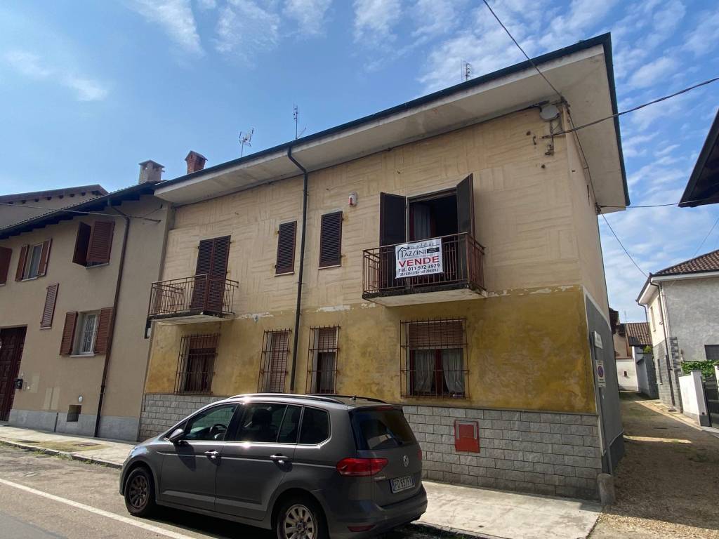 AMPIA CASA INDIPENDENTE UNI/BIFAMILIARE CON CORTILE PRIVATO