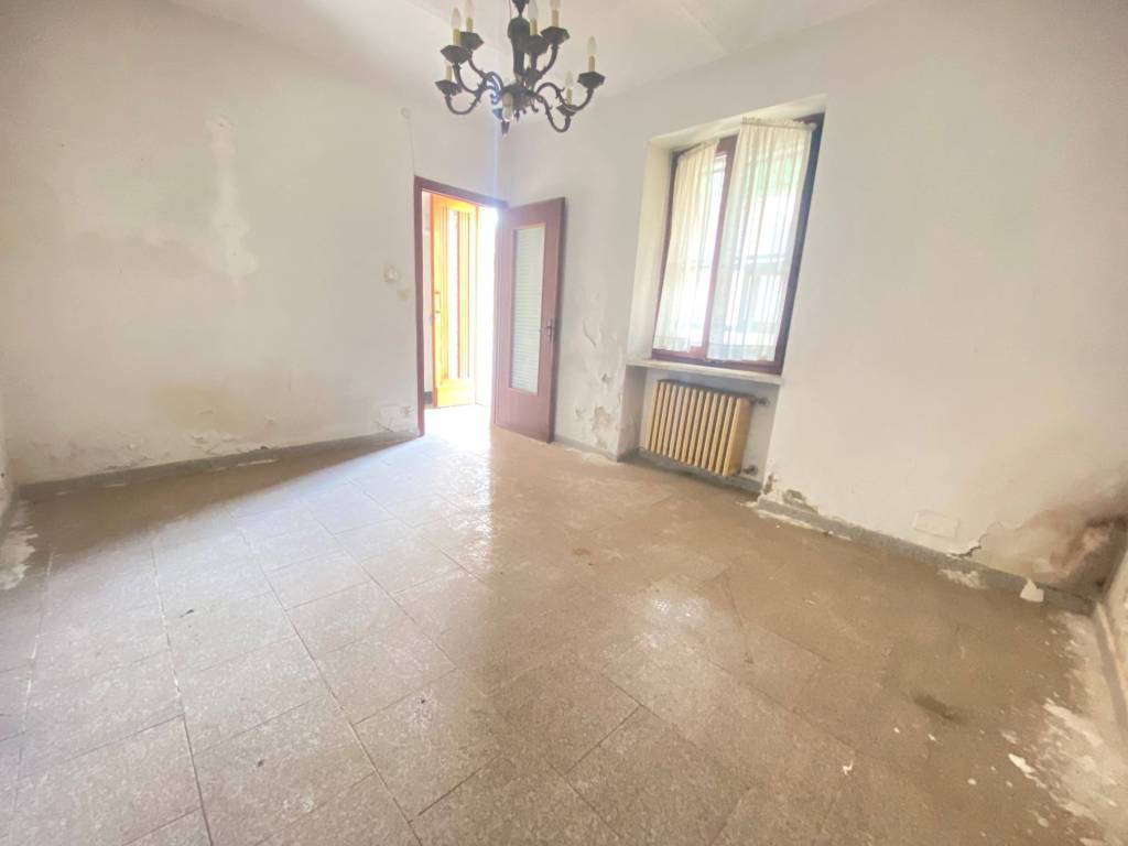 AMPIA CASA INDIPENDENTE UNI/BIFAMILIARE CON CORTILE PRIVATO