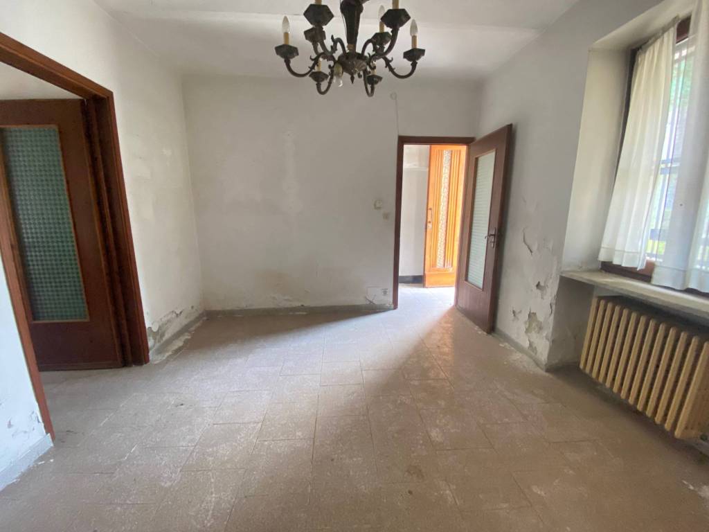 AMPIA CASA INDIPENDENTE UNI/BIFAMILIARE CON CORTILE PRIVATO