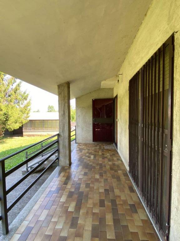 Casa indipendente su quattro lati tra le colline del Roero