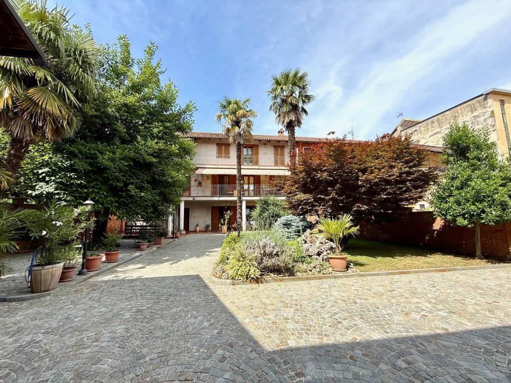 Prestigiosa proprietà plurifamiliare nel cuore di Carignano
