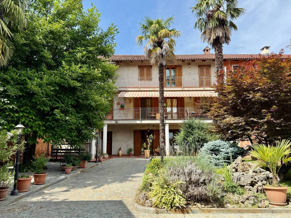 Prestigiosa proprietà plurifamiliare nel cuore di Carignano