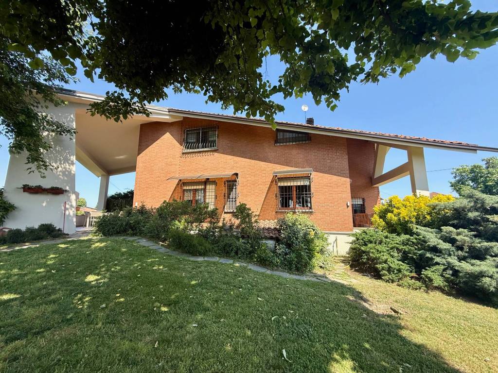 Villa esclusiva immersa nel verde con piscina