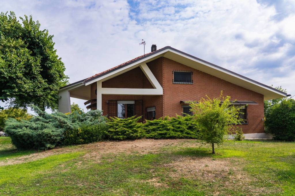 Villa esclusiva immersa nel verde con piscina
