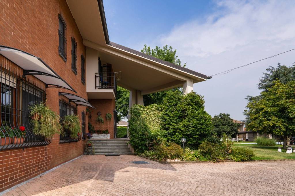 Villa esclusiva immersa nel verde con piscina