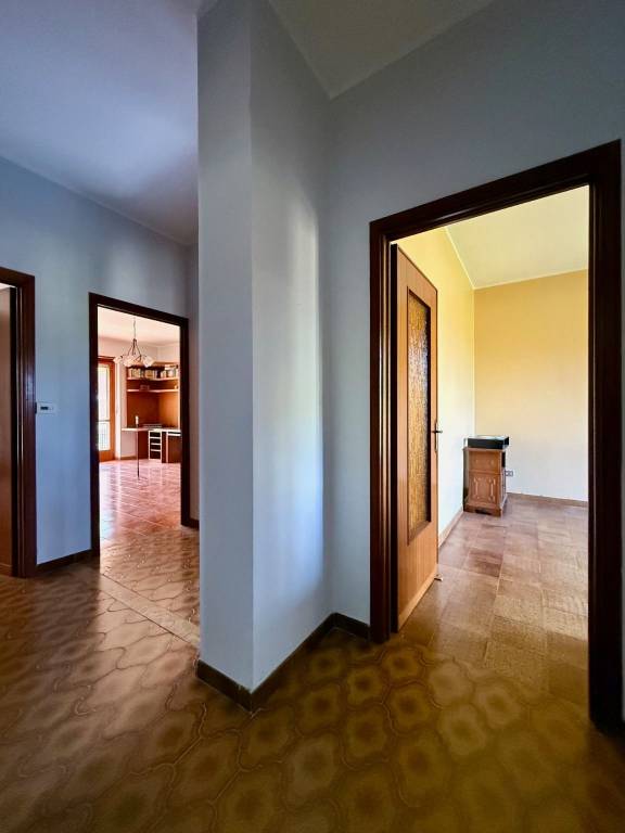 AMPIO E LUMINOSO QUADRILOCALE IN PICCOLA PALAZZINA