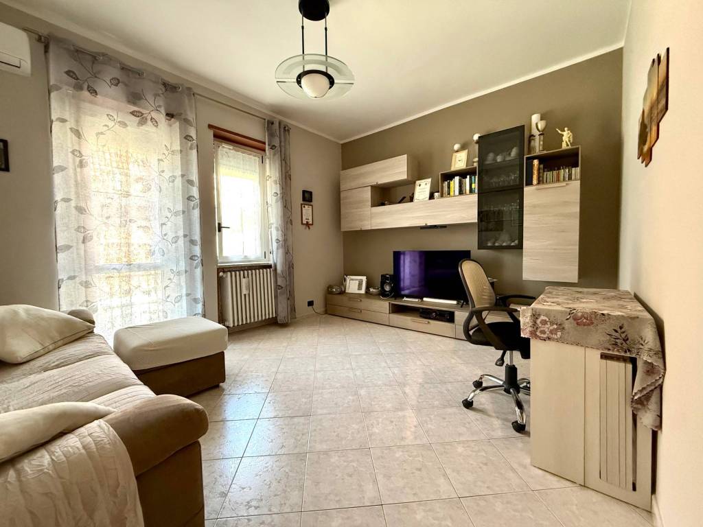 Villa Bifamiliare in zona comoda al centro