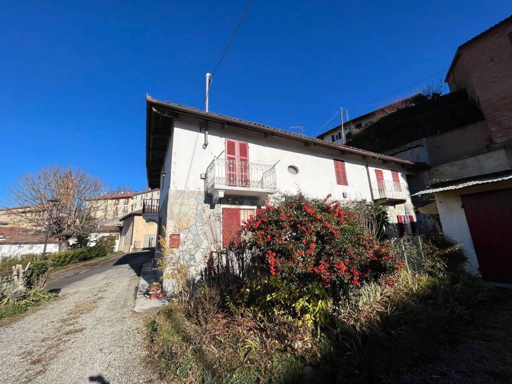 GRAZIOSA CASA SULLE COLLINE ASTIGIANE CON VISTA PANORAMICA