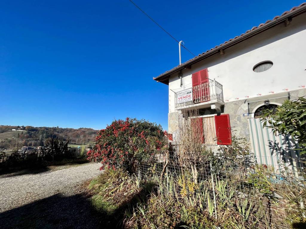 GRAZIOSA CASA SULLE COLLINE ASTIGIANE CON VISTA PANORAMICA