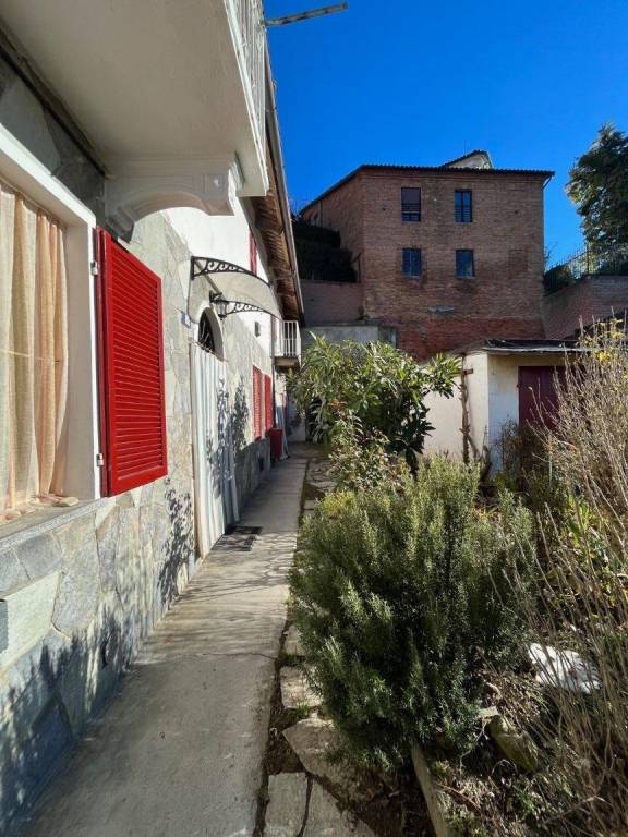 GRAZIOSA CASA SULLE COLLINE ASTIGIANE CON VISTA PANORAMICA