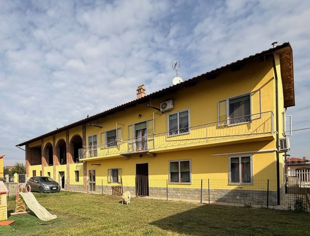Ampio cascinale indipendente