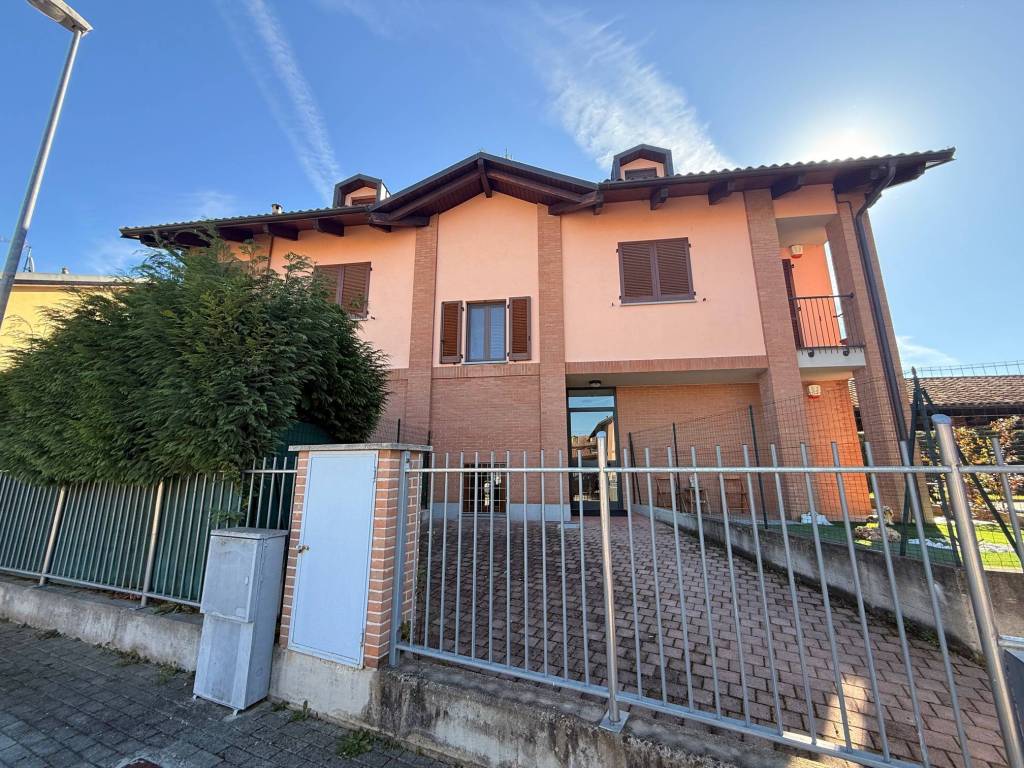APPARTAMENTO IN QUADRIFAMILIARE CON GIARDINO PRIVATO