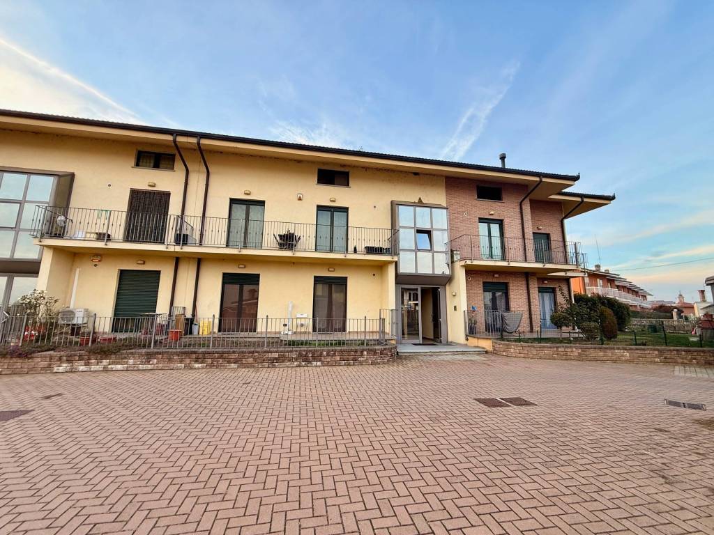 LUMINOSO APPARTAMENTO BILIVELLO IN PICCOLA PALAZZINA