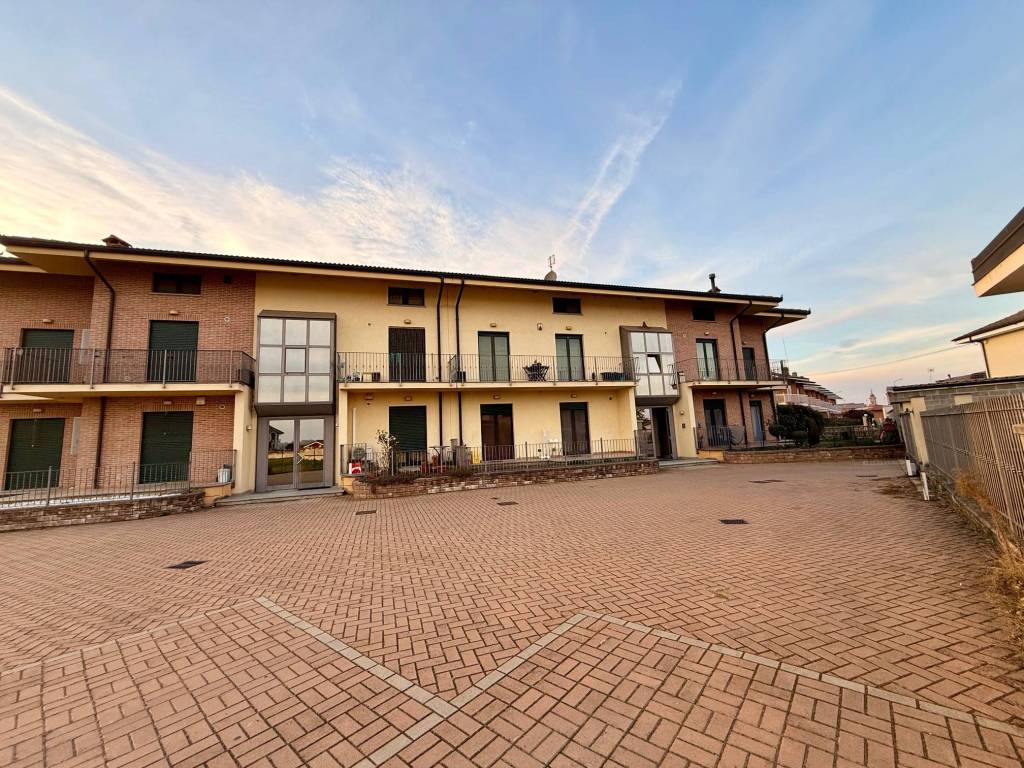 LUMINOSO APPARTAMENTO BILIVELLO IN PICCOLA PALAZZINA