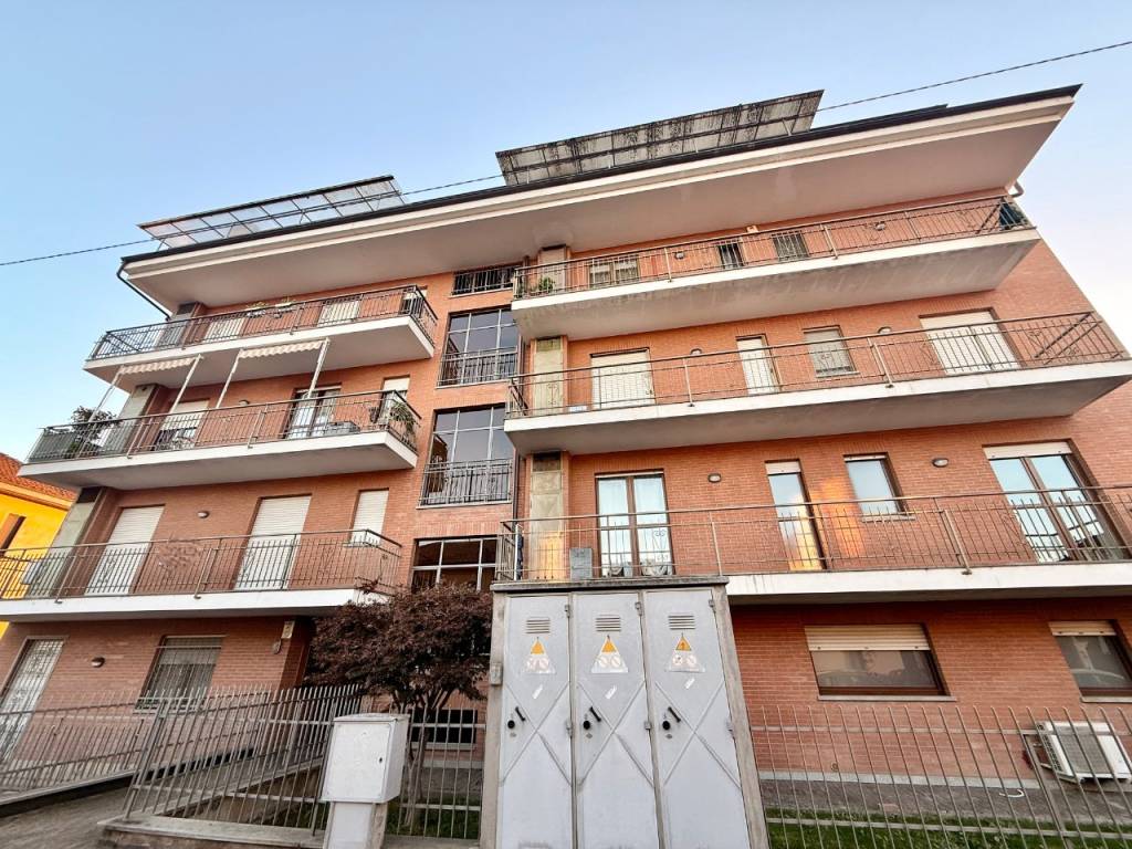 AMPIO E LUMINOSO QUADRILOCALE CENTRALE A REDDITO