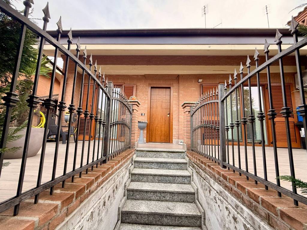 Luminosa villa indipendente ristrutturata