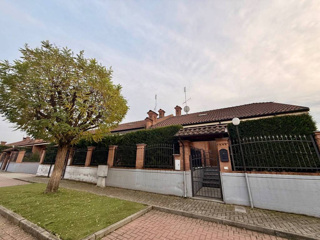 Luminosa villa indipendente ristrutturata