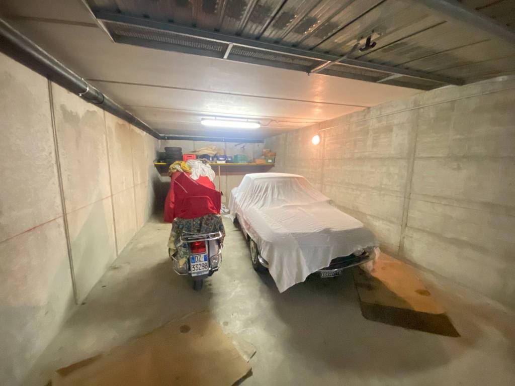 AMPIO GARAGE TRIPLO/MAGAZZINO IN SALSASIO