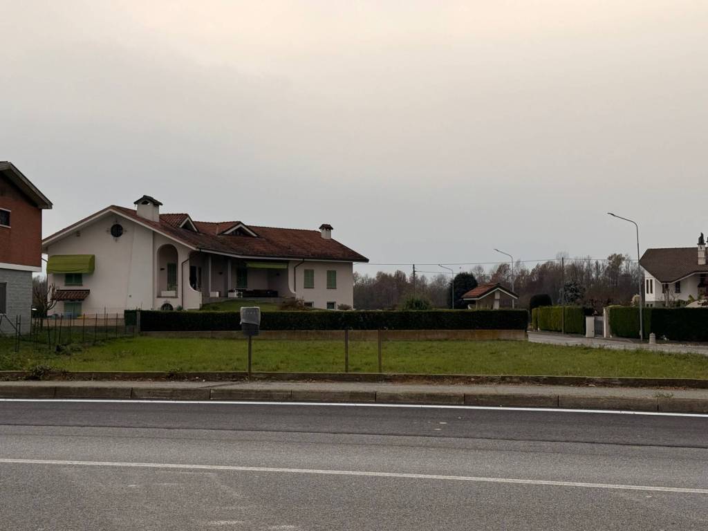 TERRENO EDIFICABILE IN ZONA RESIDENZIALE CASALGRASSO