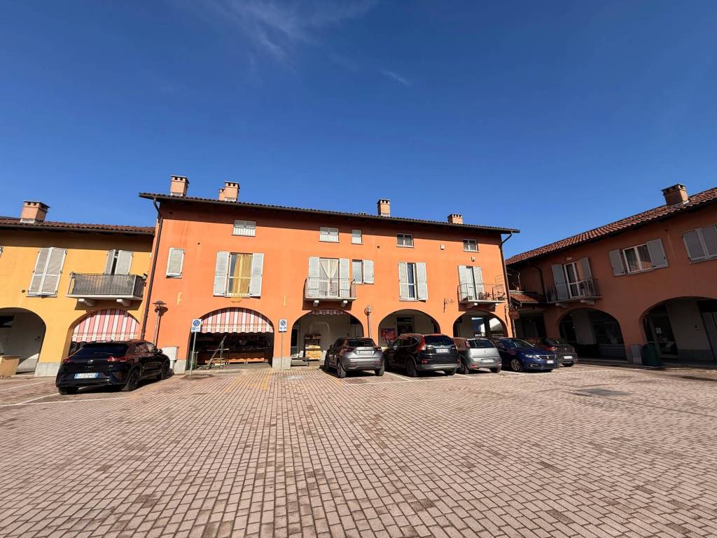 Luminoso appartamento mansardato in borgo Salsasio