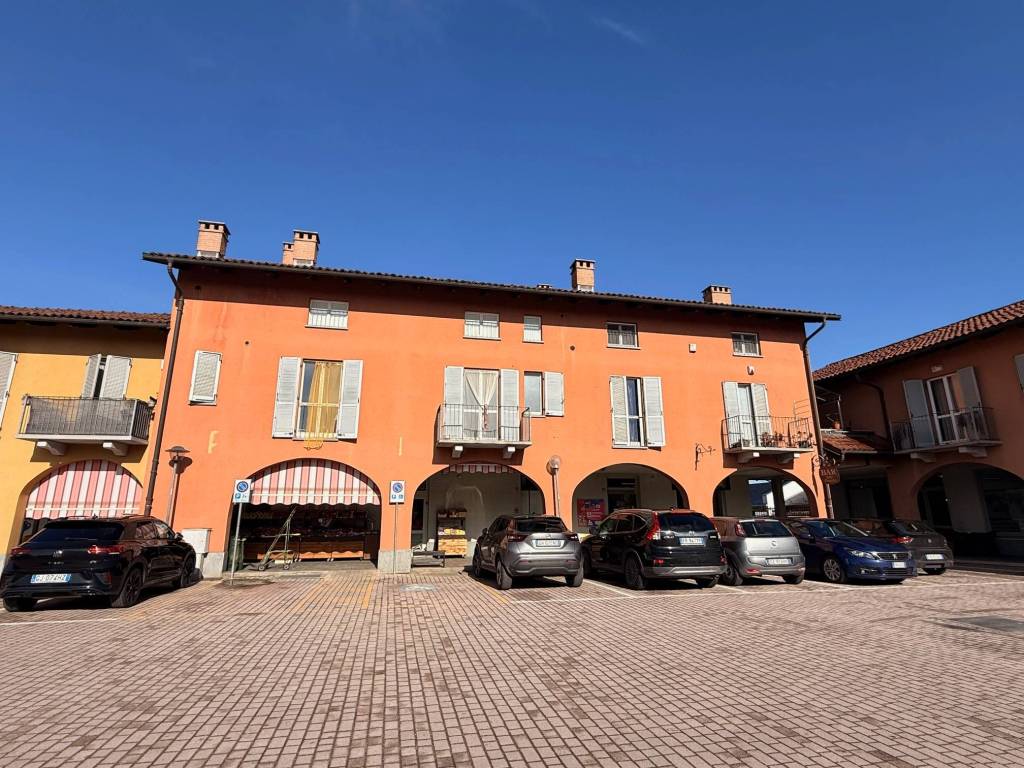 Luminoso appartamento mansardato in borgo Salsasio