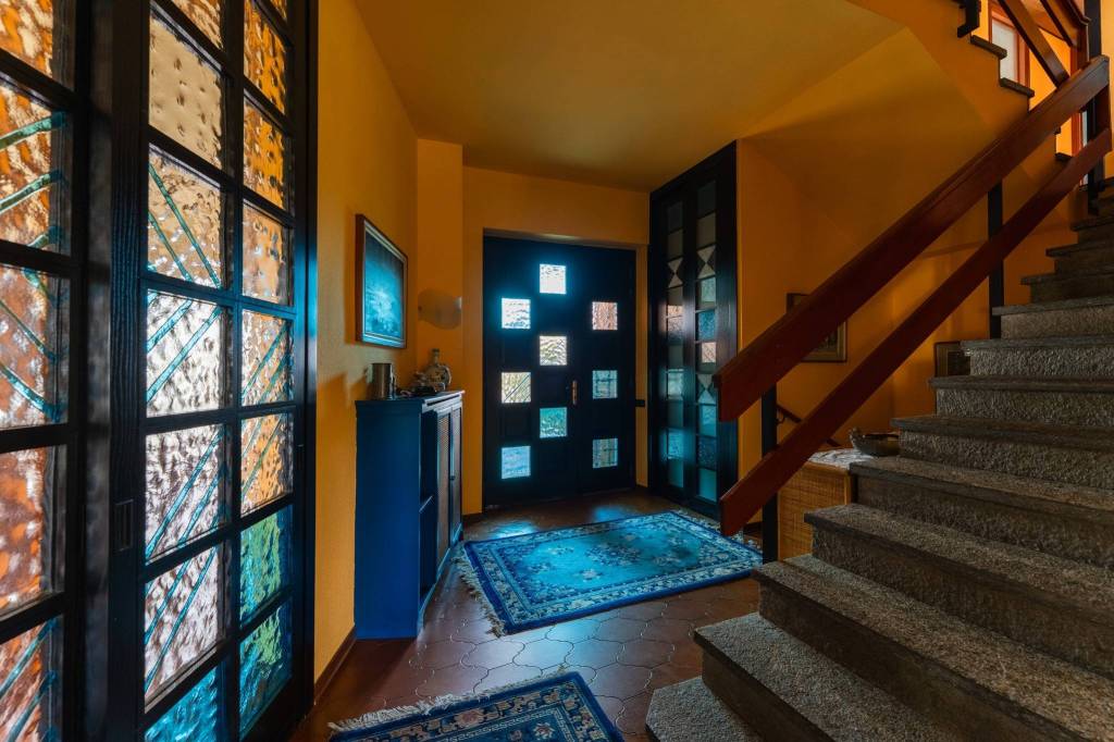 Prestigioso appartamento in bifamiliare con piscina