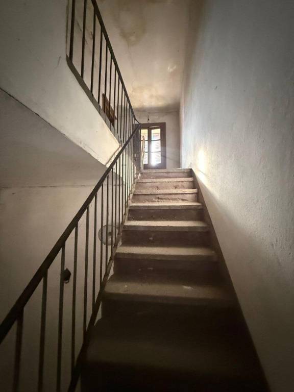 Rustico storico del 1700 da ristrutturare con porticato