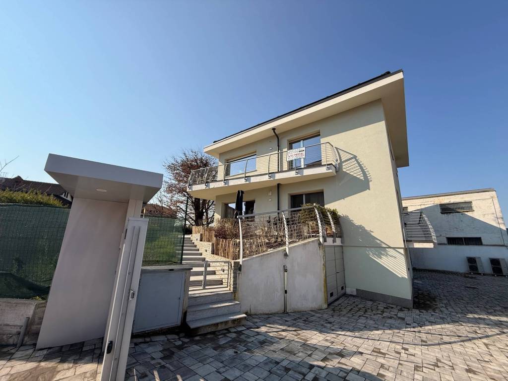 Favoloso appartamento in bifamiliare con terrazzi