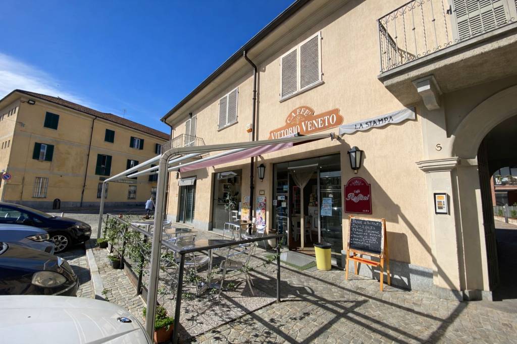 CEDESI ATTIVITA’ DI BAR ULTRADECENNALE IN CENTRO STORICO