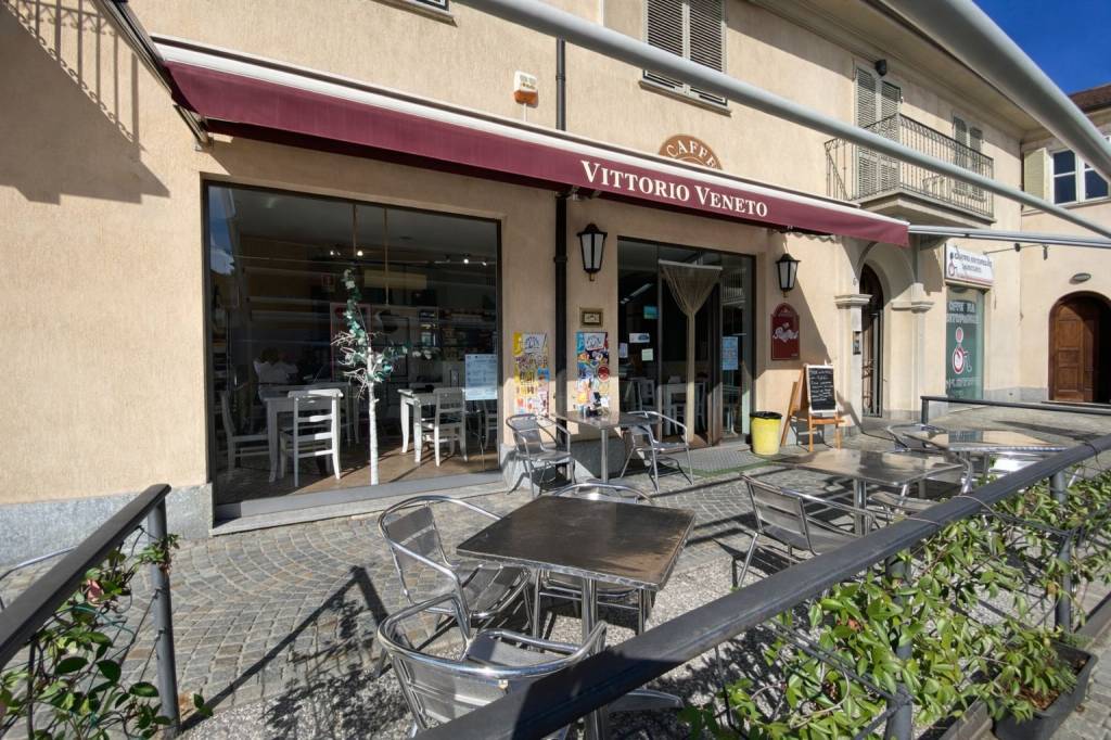 CEDESI ATTIVITA’ DI BAR ULTRADECENNALE IN CENTRO STORICO