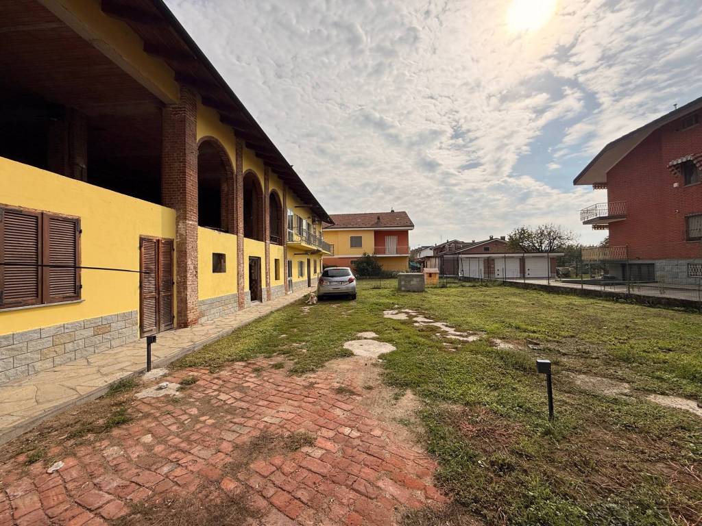 PORZIONE DI CASCINALE COMPLETAMENTE DA RISTRUTTURARE