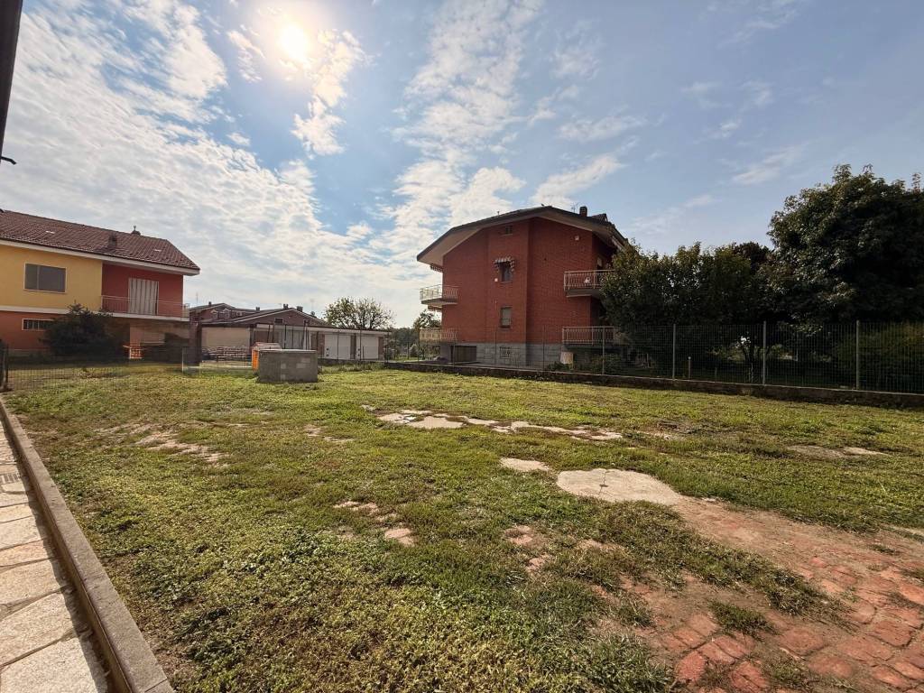 PORZIONE DI CASCINALE COMPLETAMENTE DA RISTRUTTURARE